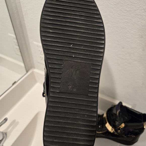 Shoes - Picture 3 of 8